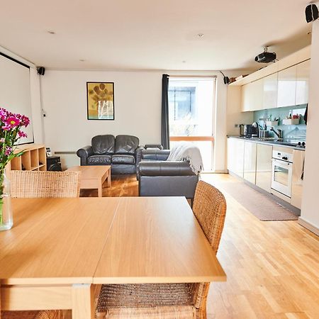 Bright 2 Bedroom Flat In Old Street With Balcony London Exteriör bild