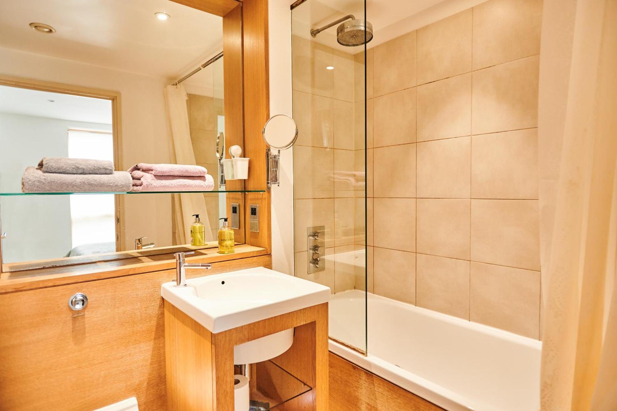 Bright 2 Bedroom Flat In Old Street With Balcony London Exteriör bild