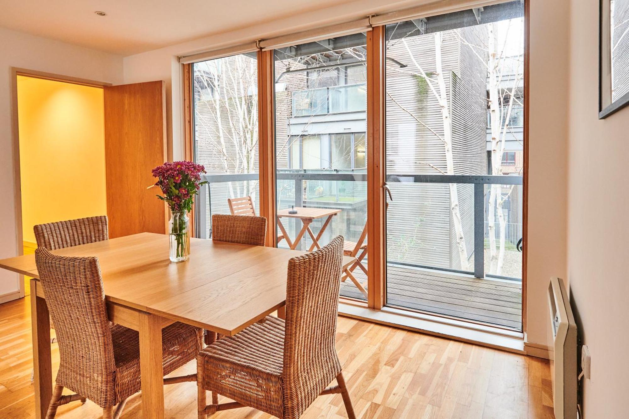 Bright 2 Bedroom Flat In Old Street With Balcony London Exteriör bild