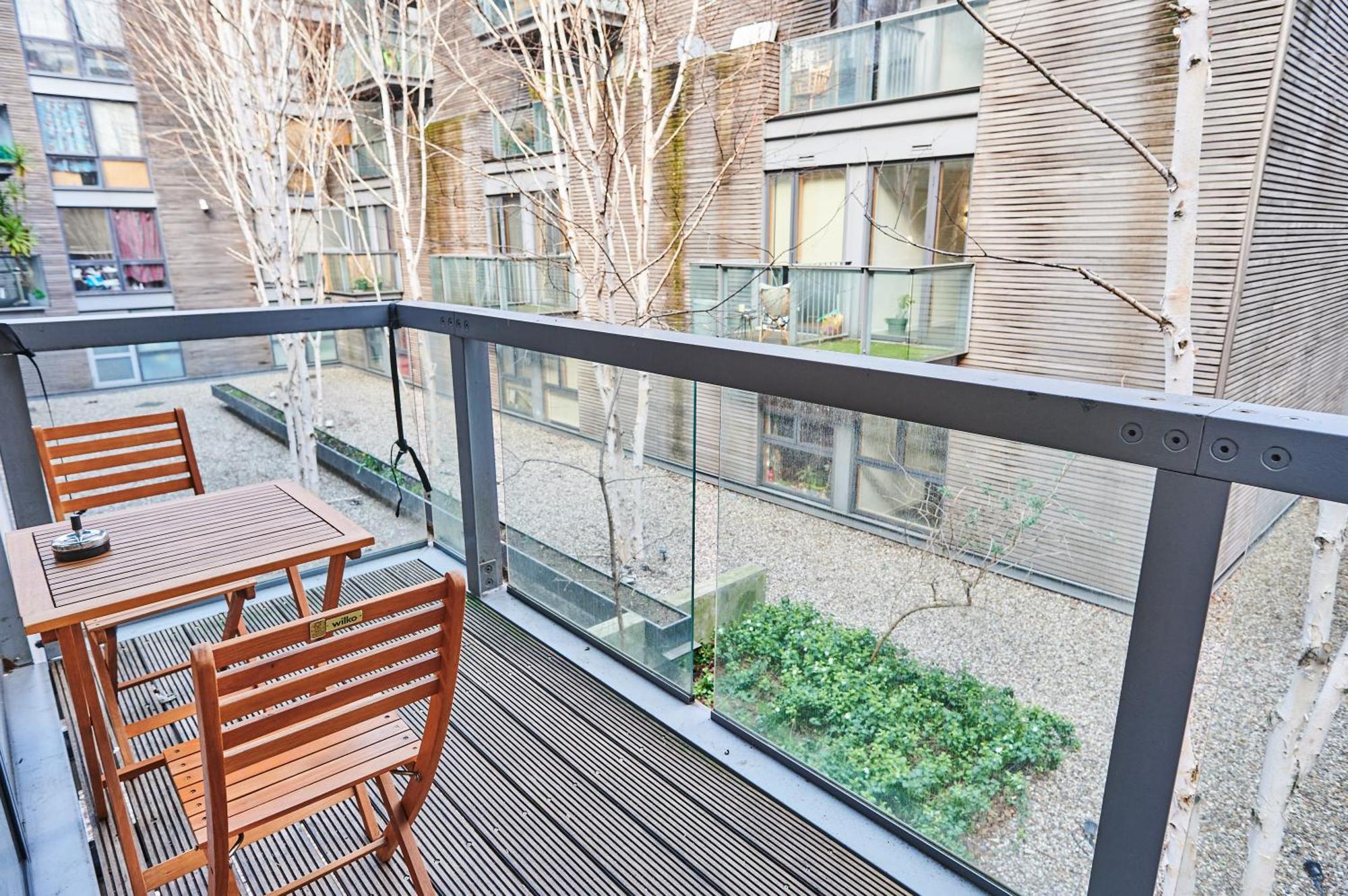 Bright 2 Bedroom Flat In Old Street With Balcony London Exteriör bild